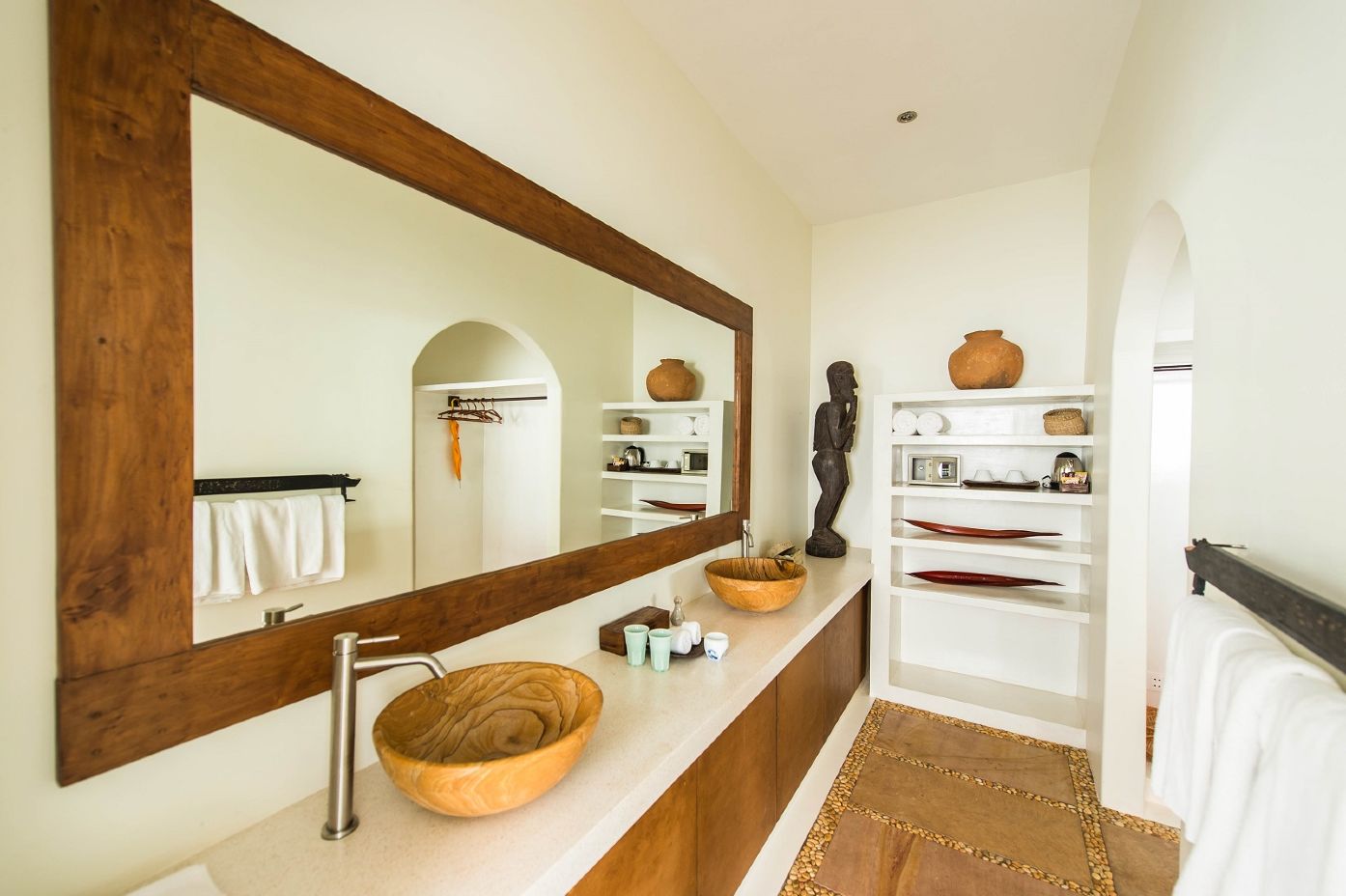 7_Grand_Tour_Room_Dual_Vanities